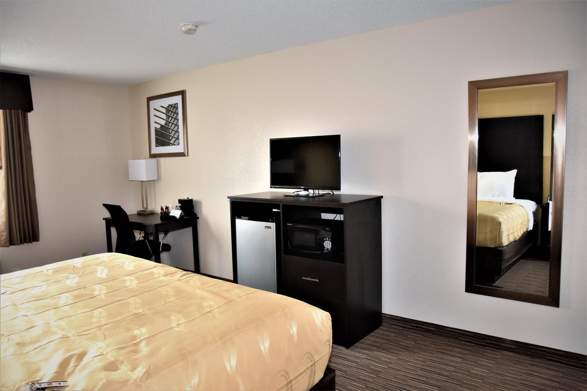 Quality Inn & Suites Metropolis I-24 Esterno foto